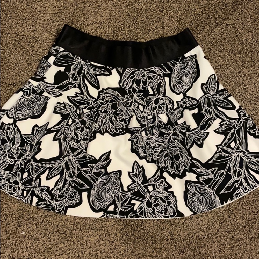 Black and White Express Skirt!